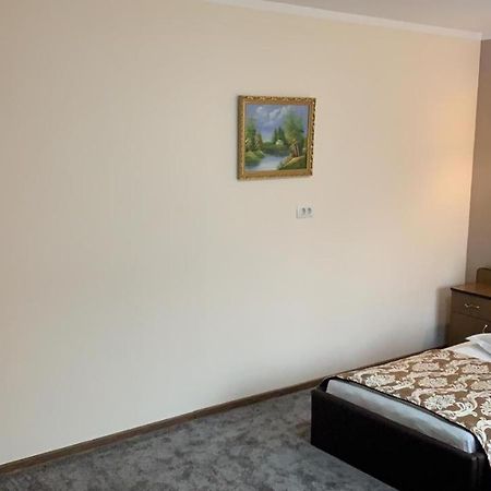 Pensiunea Flora Piatra Neamţ Esterno foto