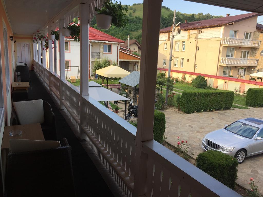 Pensiunea Flora Piatra Neamţ Esterno foto