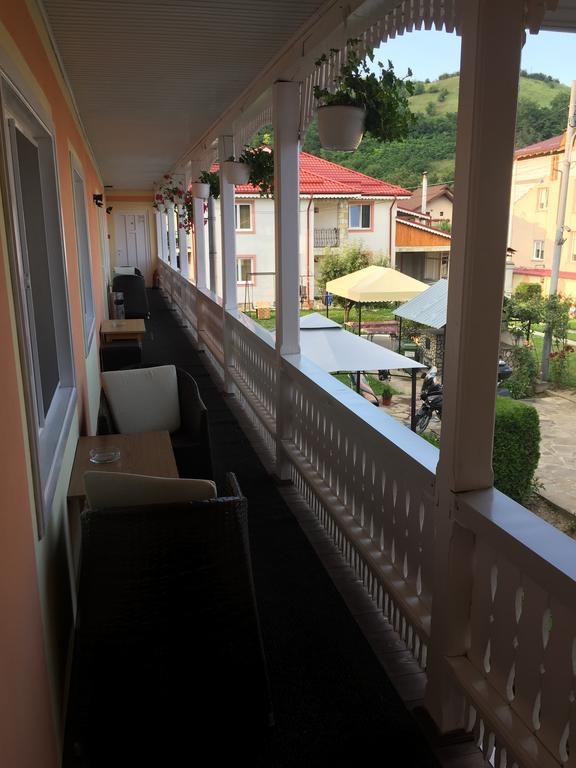 Pensiunea Flora Piatra Neamţ Esterno foto